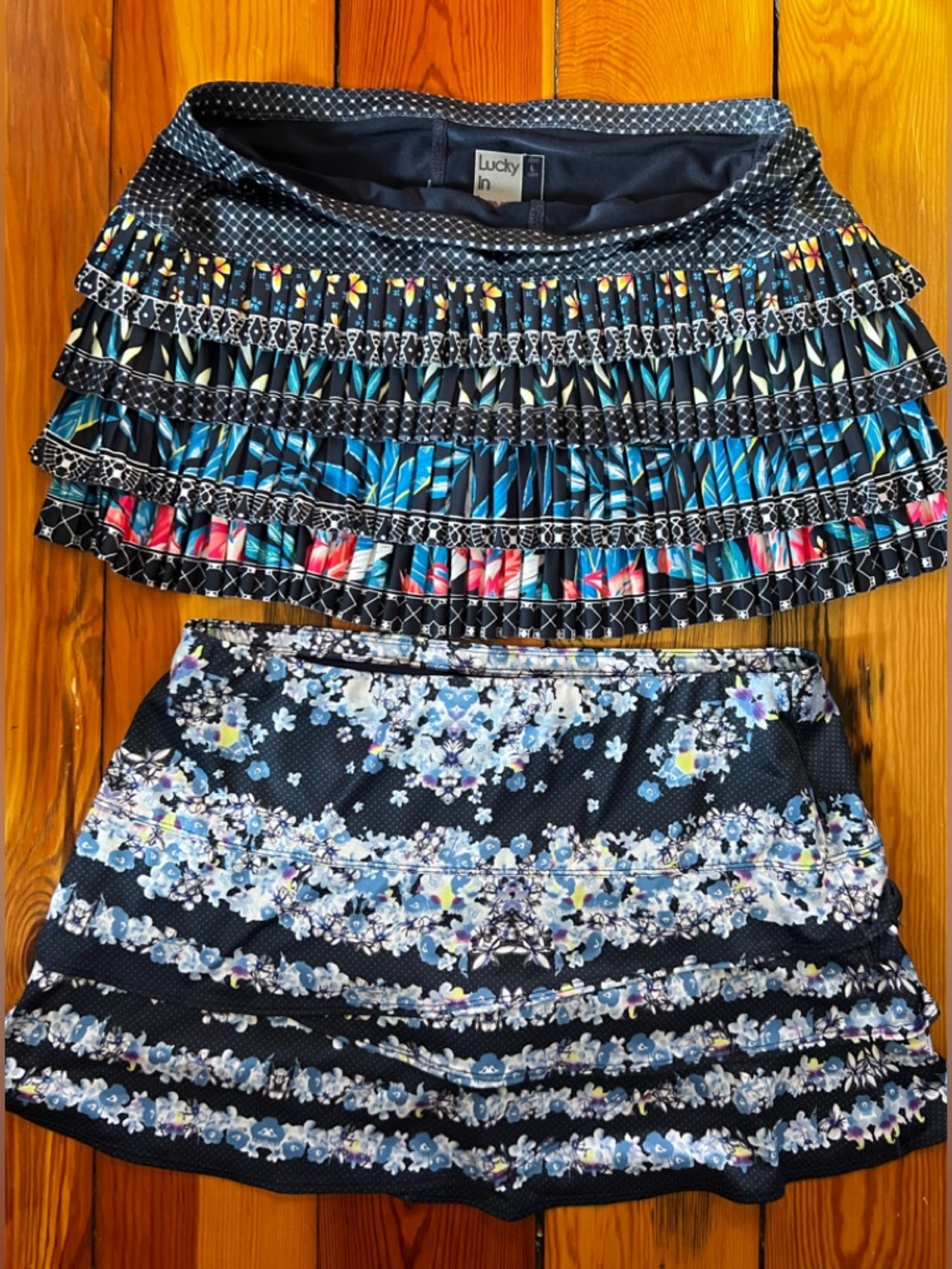 2 LUCKY IN LOVE RUFFLED TIERED TENNIS PICKLEBALL SKORTS. SZ L